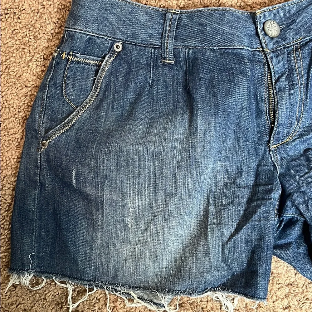 American Eagle Outfitters Slight Distressing Denim Shorts - Picture 2 of 7